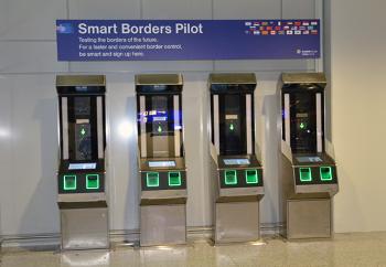 Selbstbedienungssystem zur Grenzkontrolle am Flughafen Frankfurt